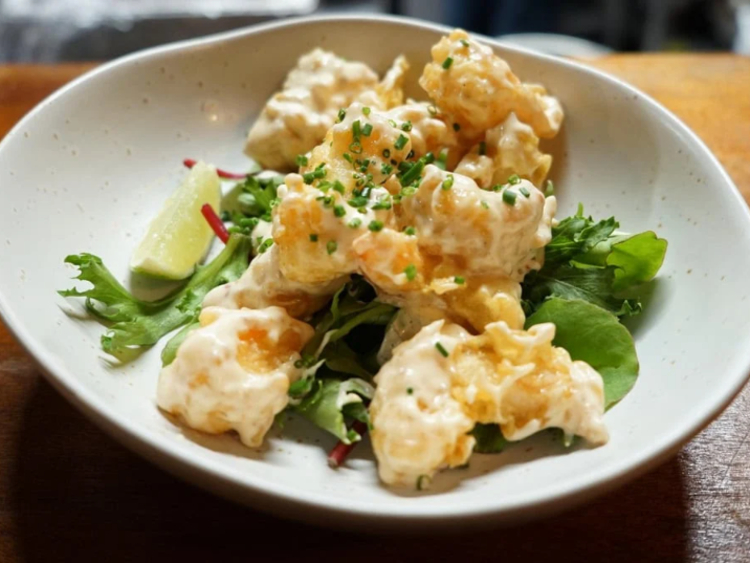 Momoko - Southport slider image