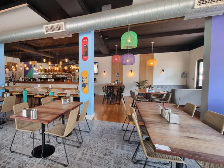 RoyAl's Chicken & Burgers - Wembley slider image