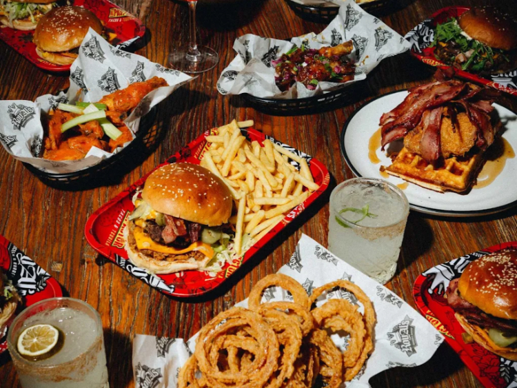 RoyAl's Chicken & Burgers - Wembley slider image