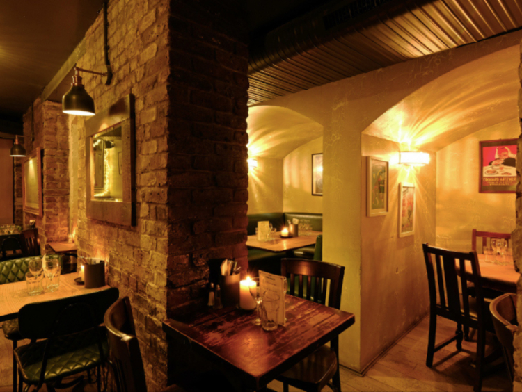 Le Garrick slider image