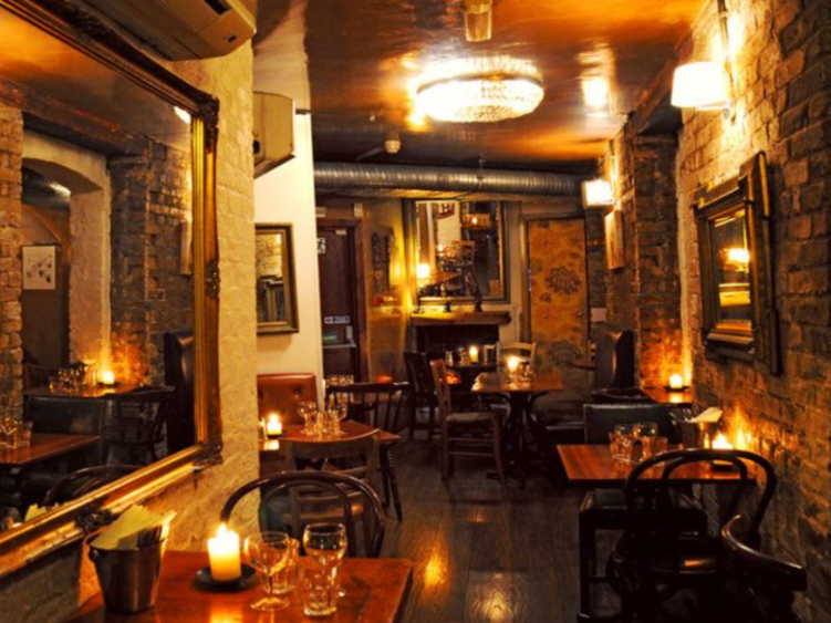 Le Garrick slider image