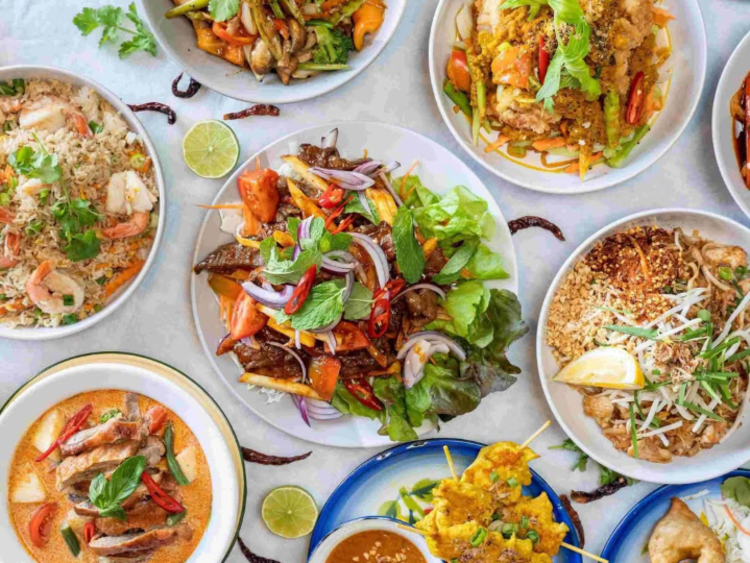 Mirrors Thai Restaurant slider image