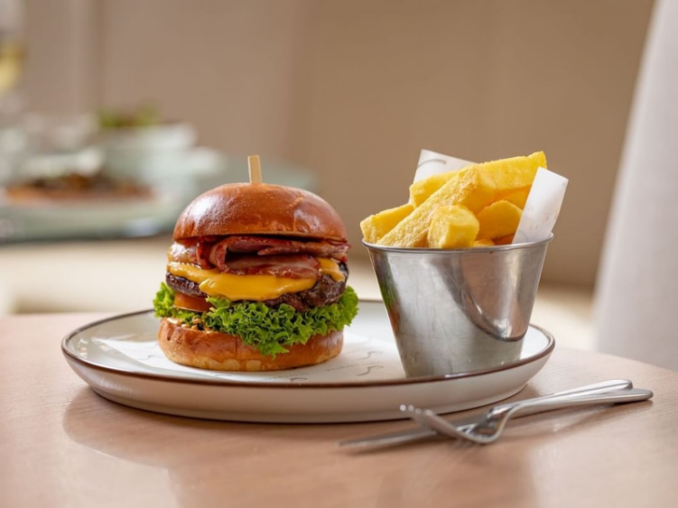 Scoff & Banter - Canary Wharf slider image