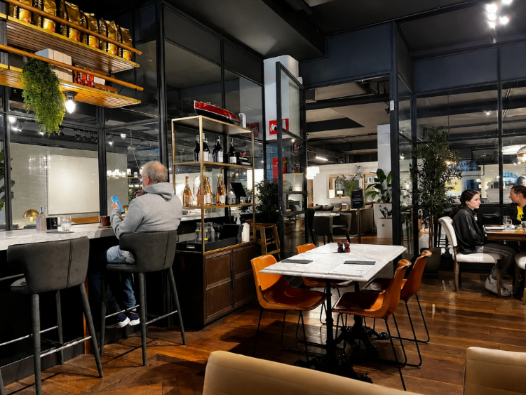L'Americano Espresso Bar - Alexandria slider image