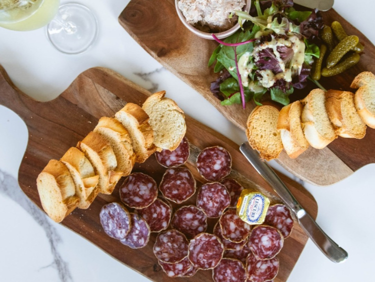 La Vie en Rose - Noosa slider image