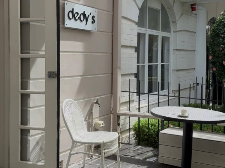 Dedys Cafe Potts Point slider image