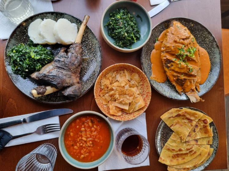 Safari Lounge - Grill & Bar slider image