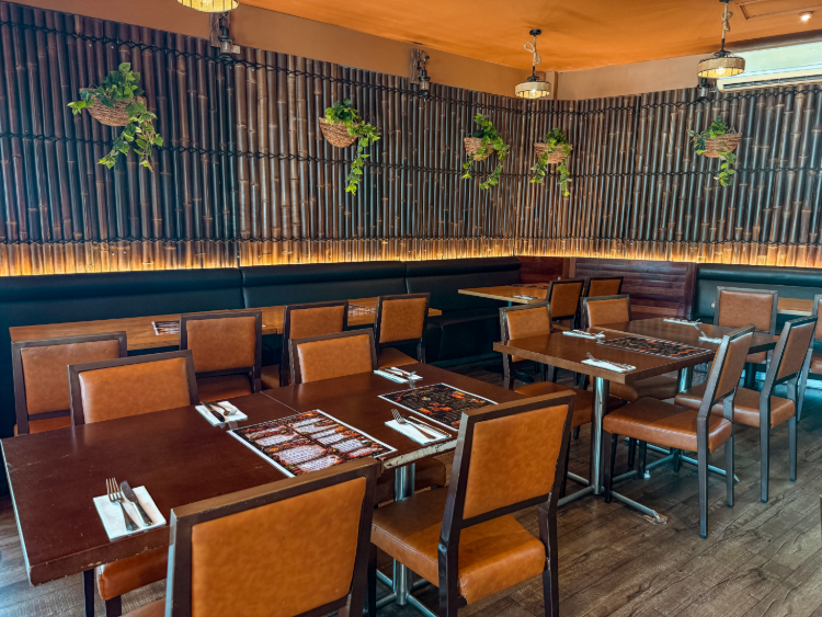 Safari Lounge - Grill & Bar slider image