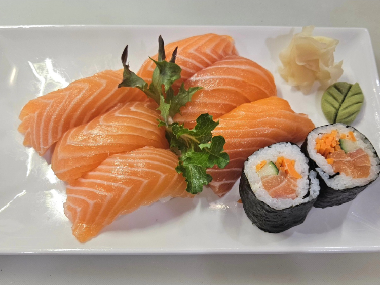 226 Sushi & Kimbap slider image