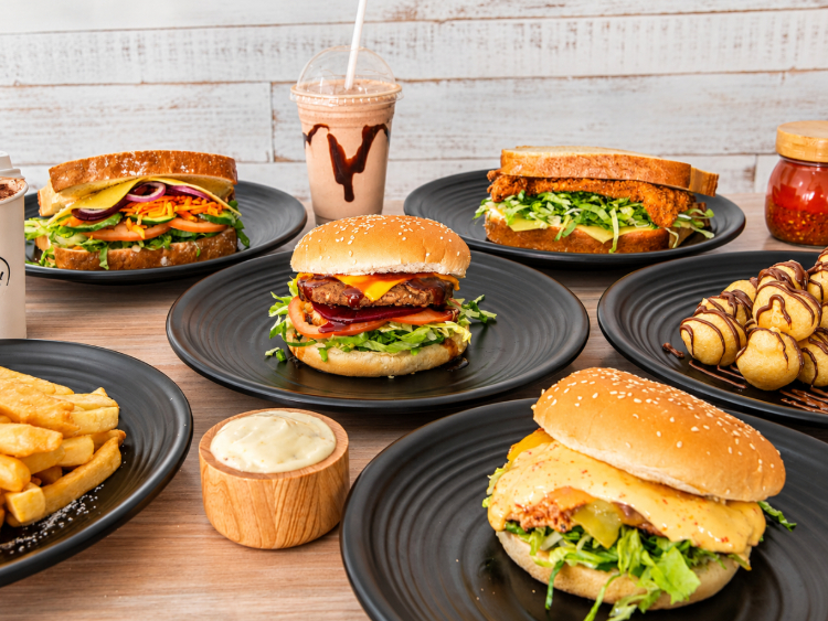 Gee's Takeaway slider image