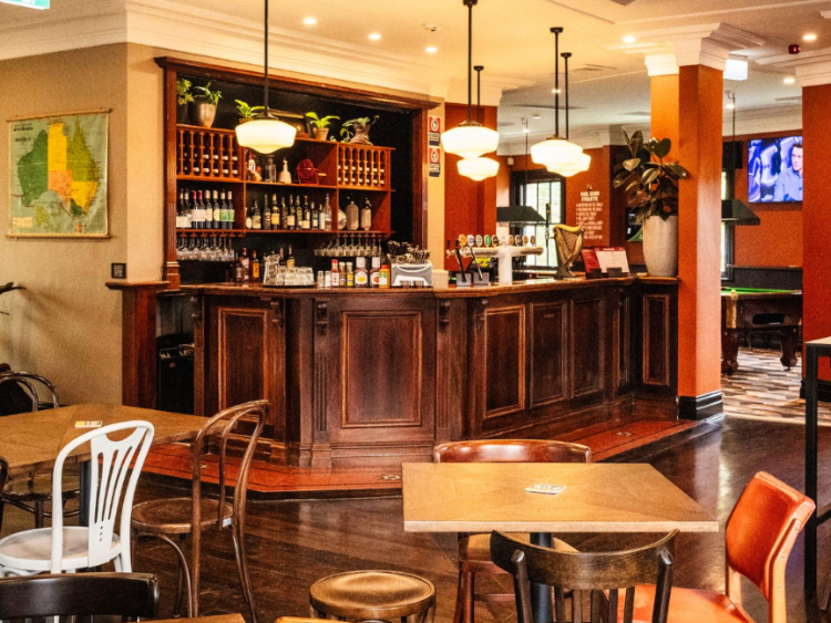 Friend in Hand Hotel slider image