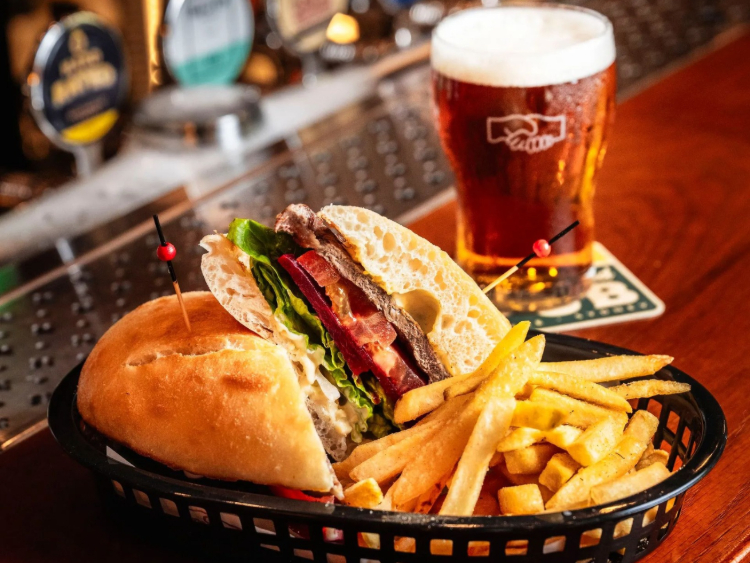 Friend in Hand Hotel slider image