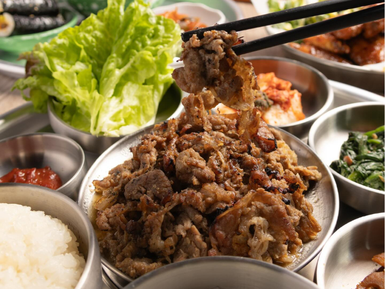 Seoul Table by Gami slider image